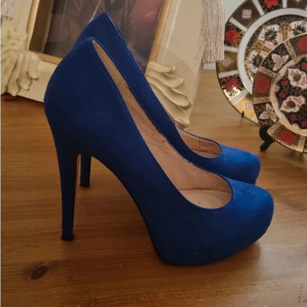 Chic Blue Suede Heels